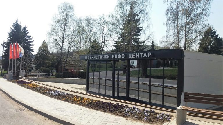 zgrada_u_kojoj-se_nalazi_info_centar_vrdnik